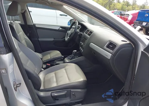 2013 Volkswagen Jetta Hybrid Sel z USA, uszkodzony, nr VIN 3VW637AJXDM230890